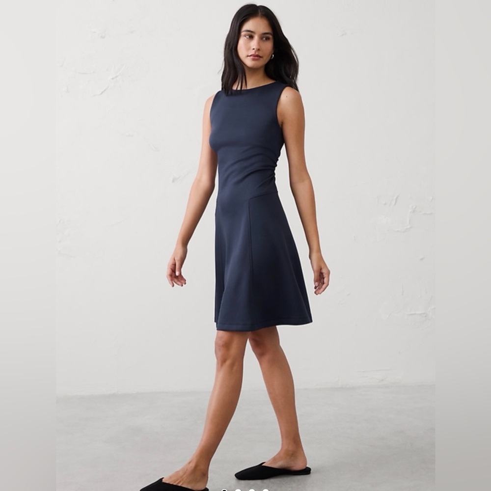 Banana Republic Soft Touch Shirred Waist Knee Length Dress in Preppy Navy: P/XS